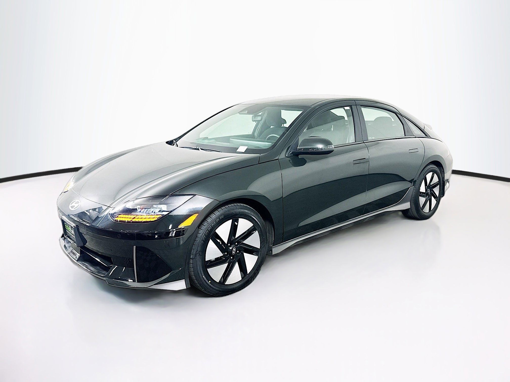 Used 2024 Hyundai Ioniq 6 SE RWD image 3
