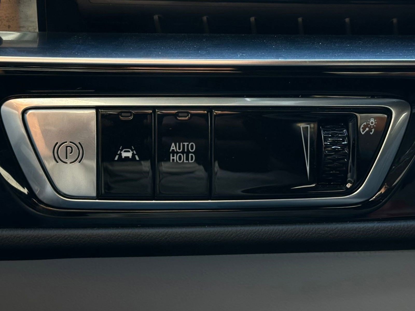 Certified 2024 Cadillac Lyriq Luxury image 17