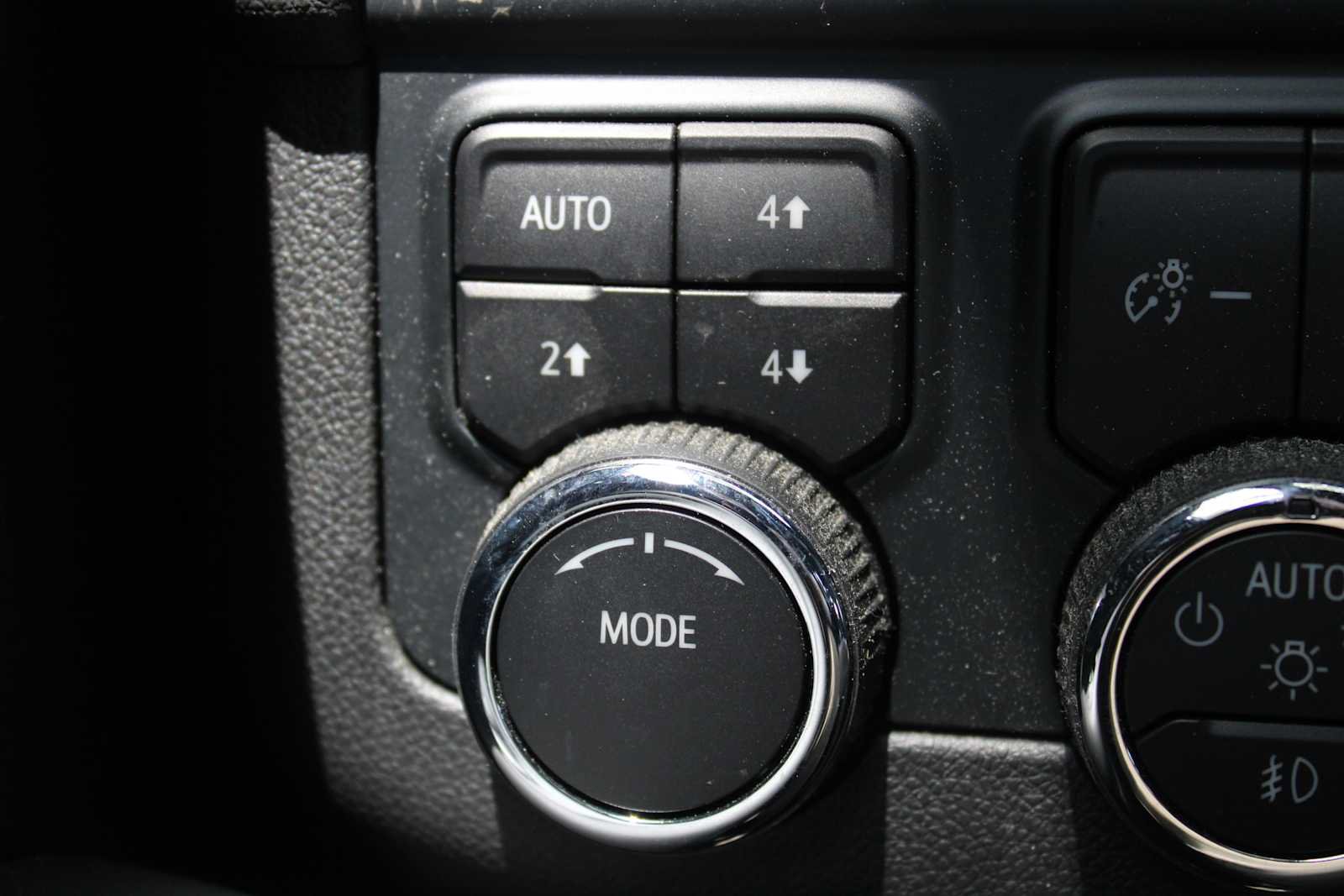 Certified 2025 Chevrolet Suburban Z71 w/ Comfort Package AWD/4WD image 13
