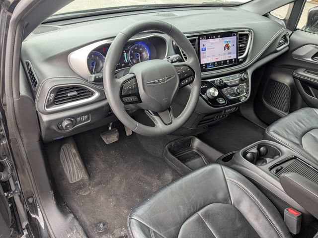 Certified 2022 Chrysler Pacifica Touring-L w/ S Appearance Package AWD/4WD image 12