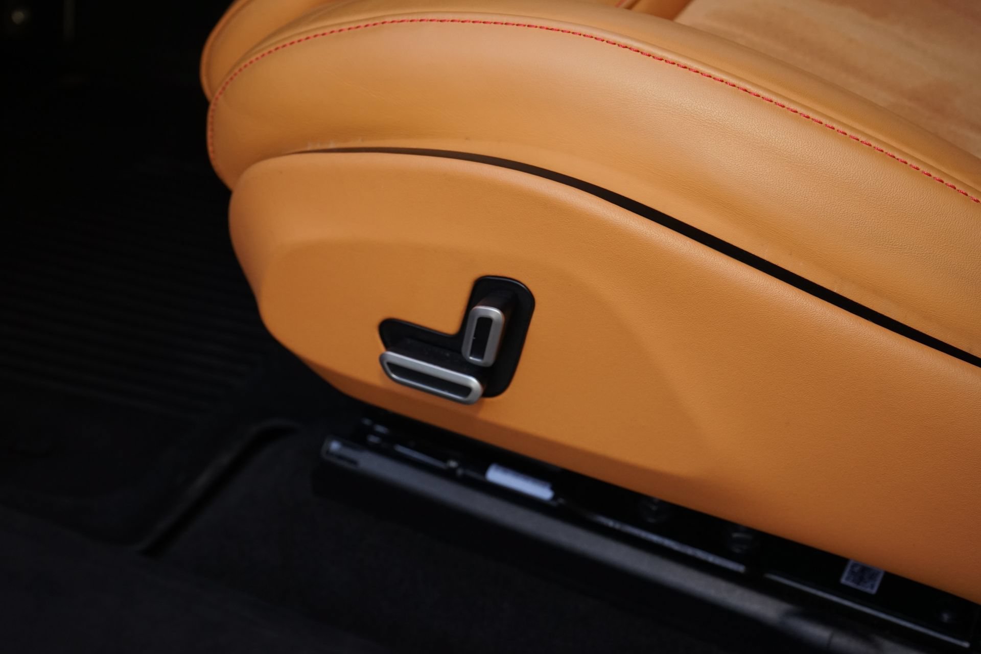 Used 2025 Ferrari Purosangue AWD/4WD image 25