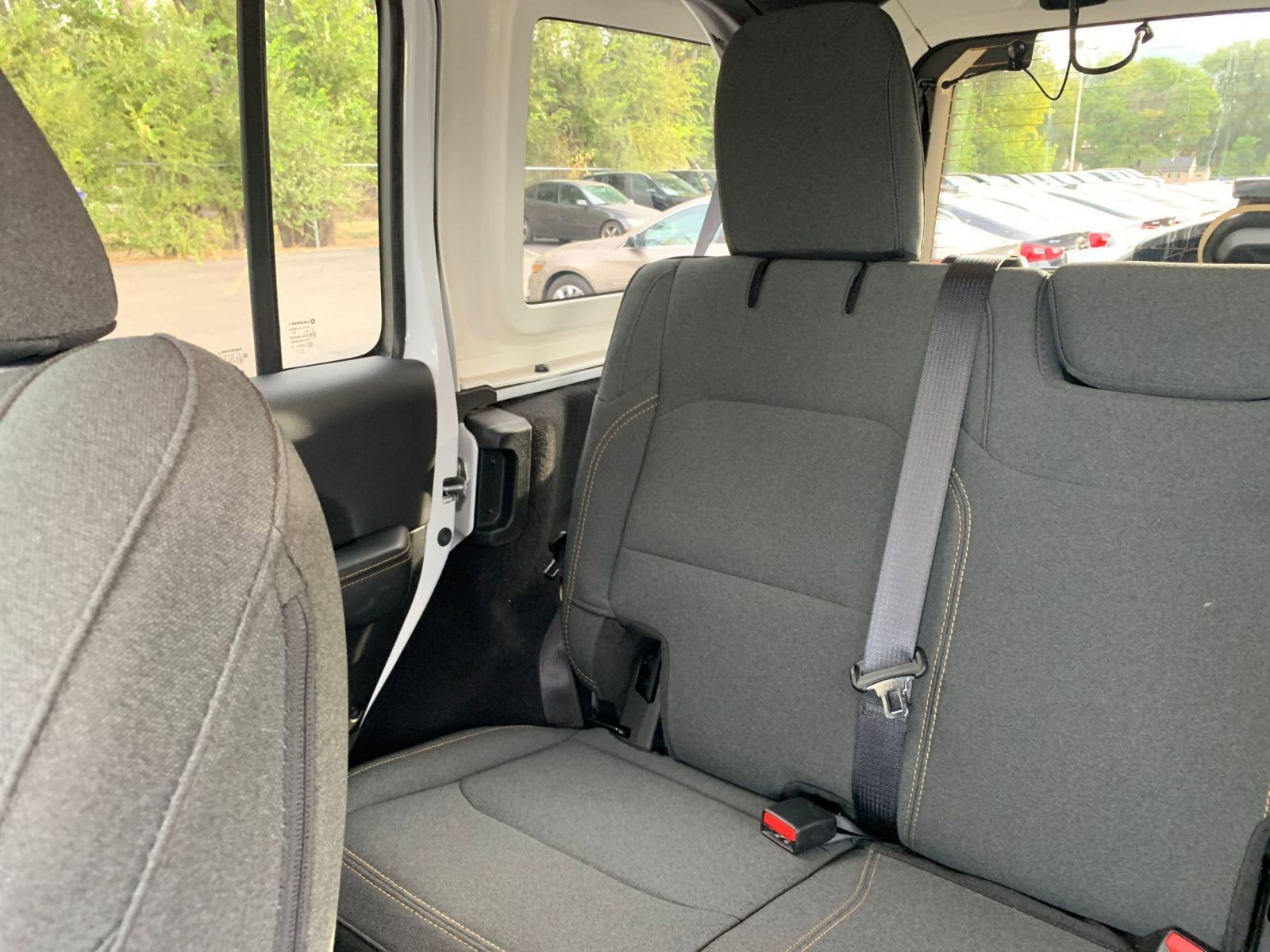 Used 2025 Jeep Wrangler Sahara image 38