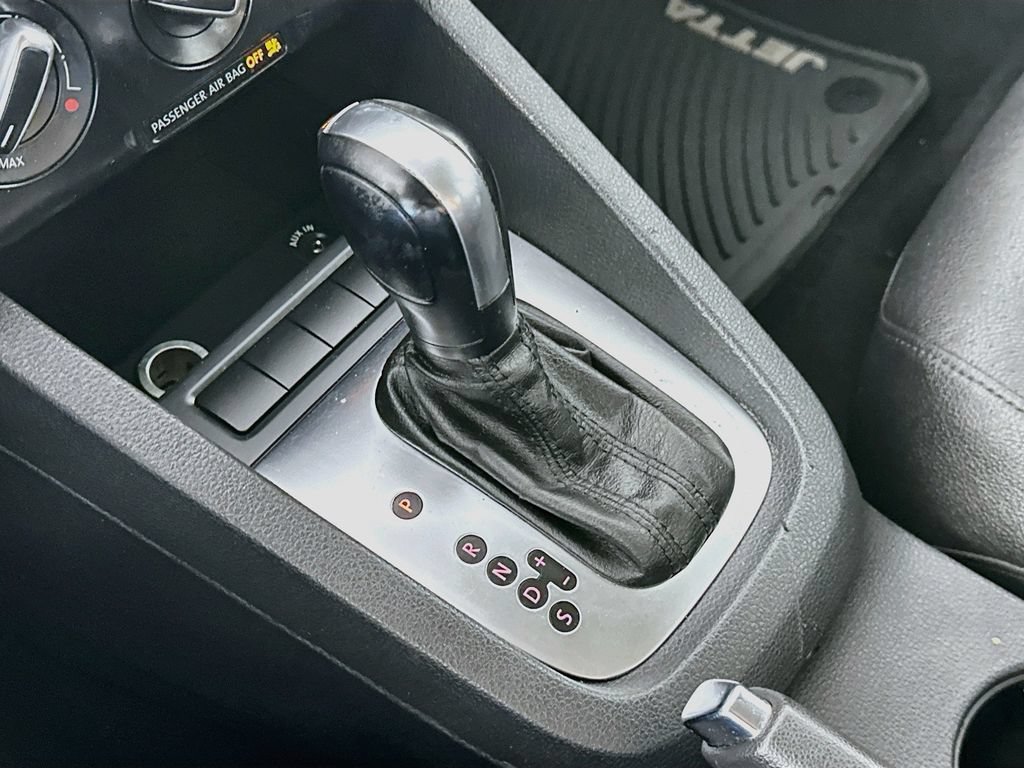 Used 2012 Volkswagen Jetta SE FWD image 16