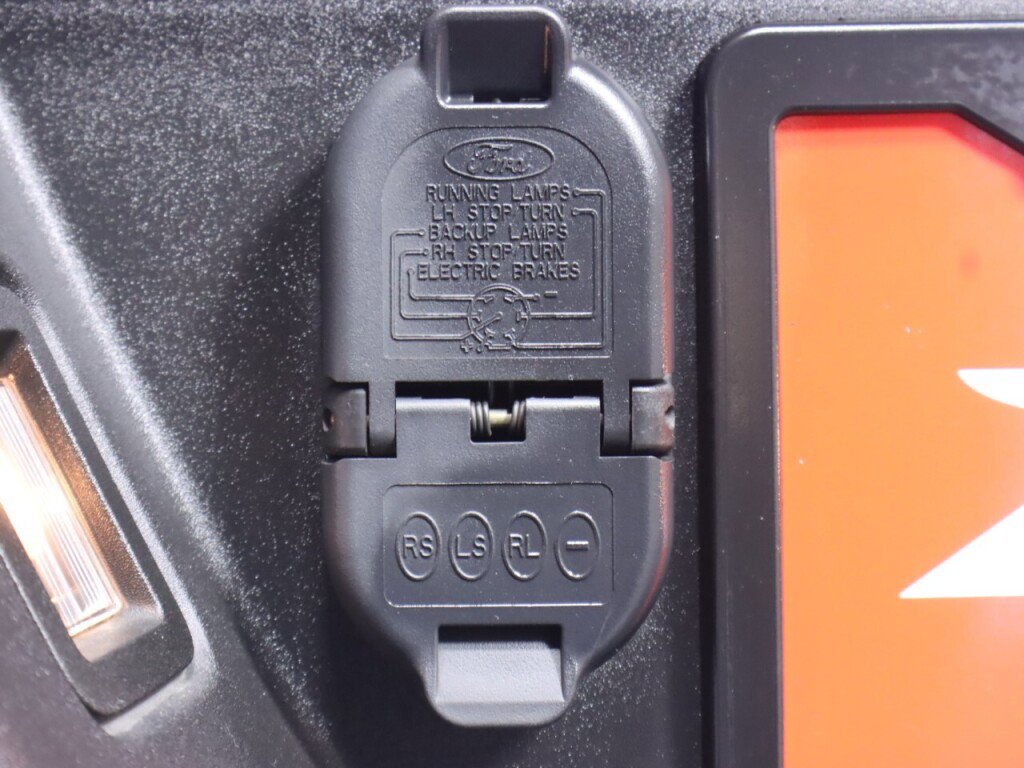 Used 2015 Ford F150 Platinum w/ Equipment Group 701A Luxury image 42