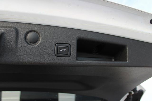 Used 2021 Chevrolet Equinox LT w/ Driver Convenience Package image 8