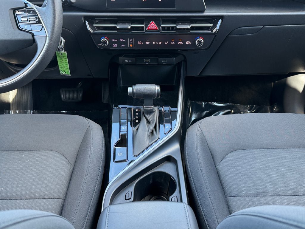 Used 2025 Kia Niro LX FWD image 13