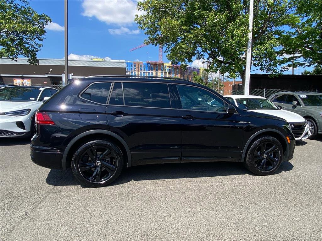 Certified 2023 Volkswagen Tiguan SE R-Line AWD/4WD image 2