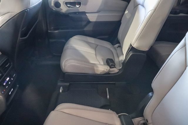 Used 2023 Honda Pilot Touring image 18