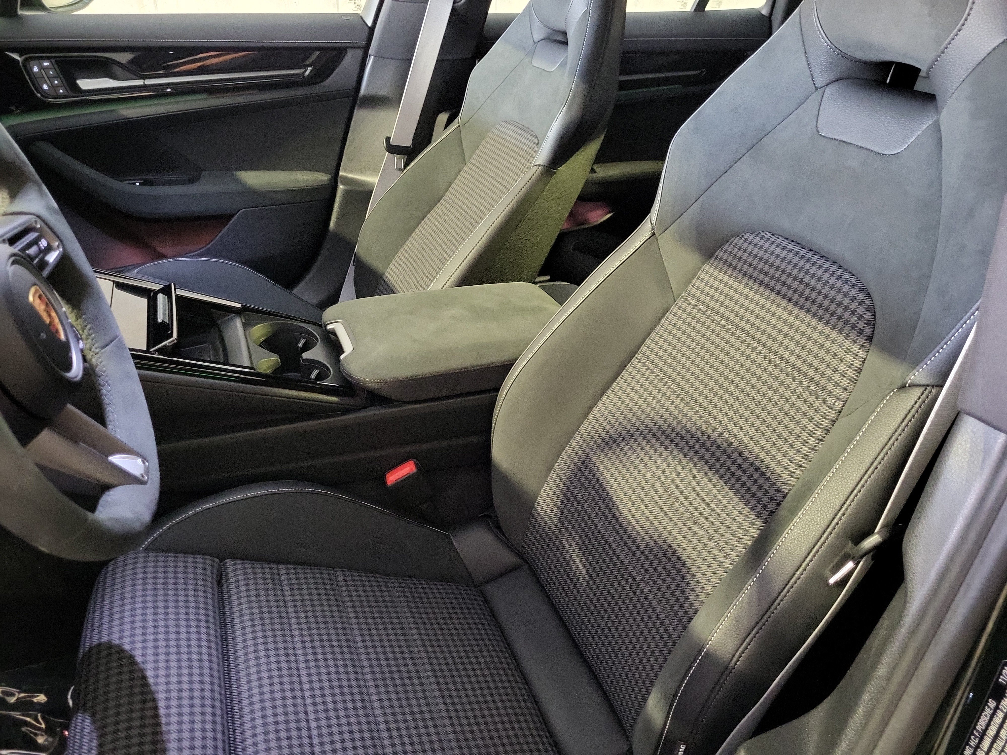 Certified 2025 Porsche Panamera 4 AWD/4WD image 5