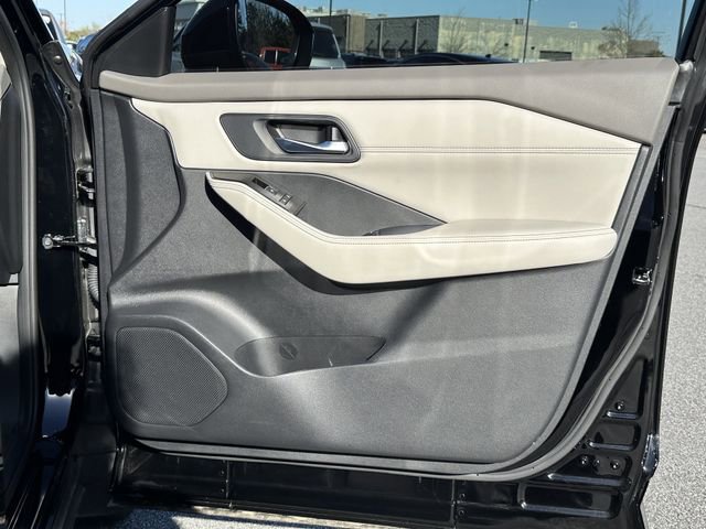 Certified 2025 Nissan Rogue SL w/ SL Premium Package AWD/4WD image 15
