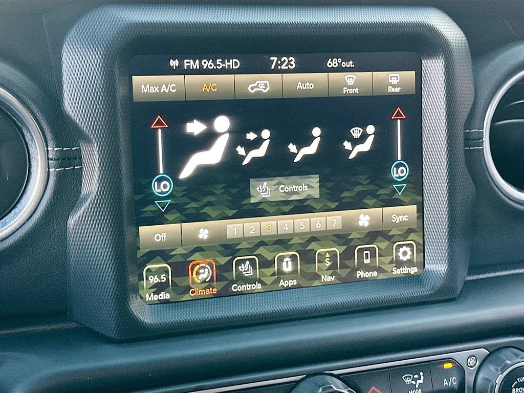 Used 2023 Jeep Wrangler Unlimited Sahara w/ Cold Weather Group image 16