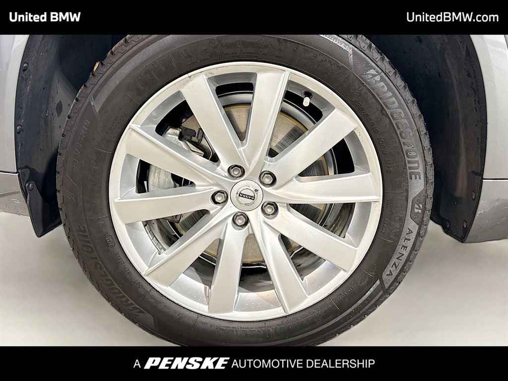 Used 2019 Volvo XC60 T5 Momentum w/ Multimedia Package image 2
