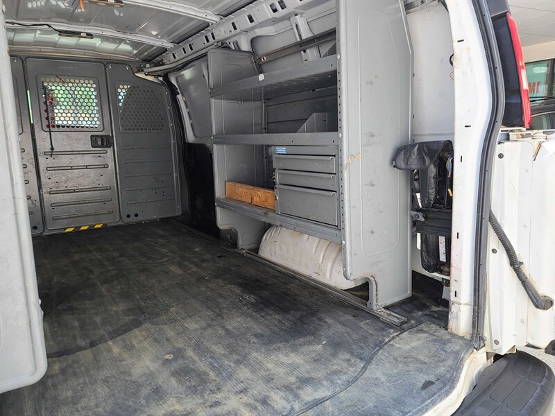 Used 2015 Chevrolet Express 2500 RWD image 16