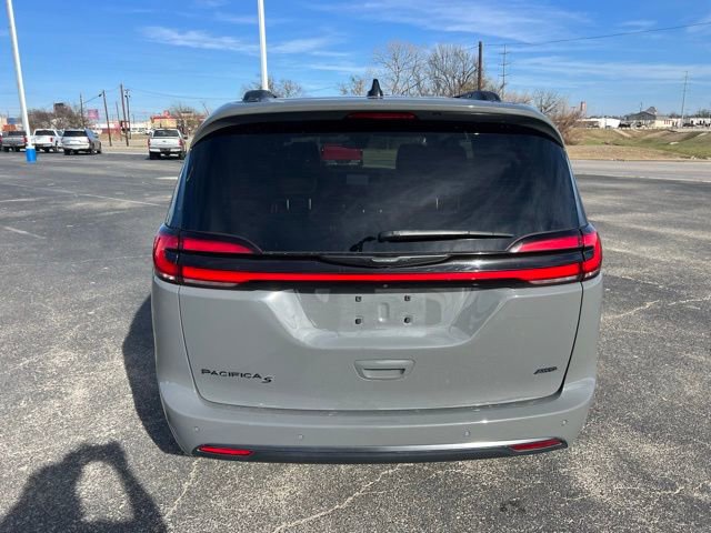 Used 2023 Chrysler Pacifica Touring-L w/ S Appearance Package image 5