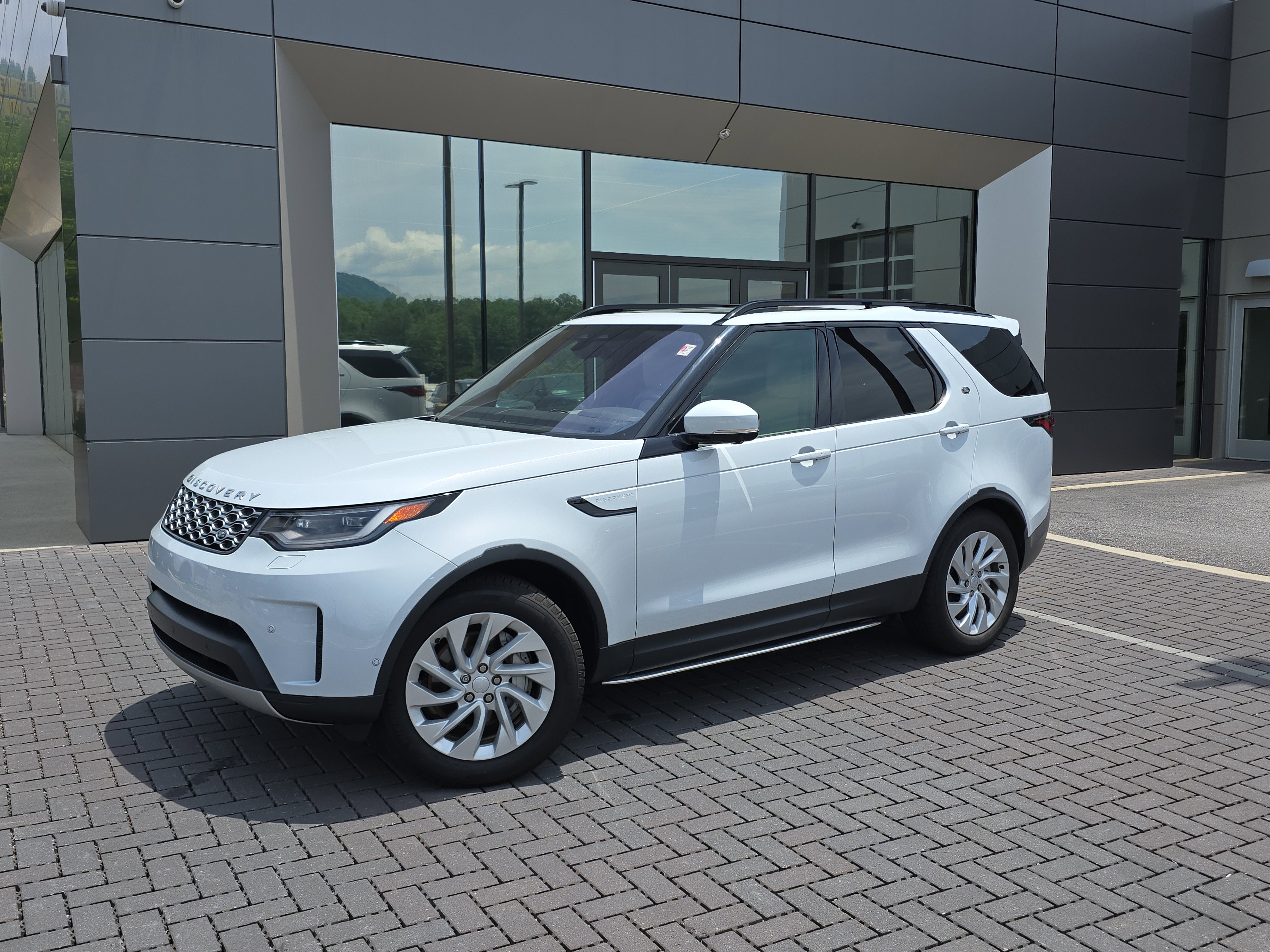 Used 2022 Land Rover Discovery S