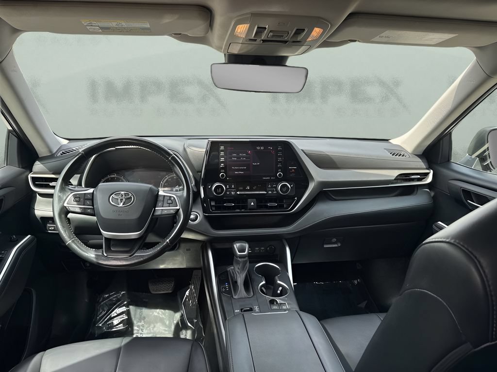 Used 2022 Toyota Highlander XLE FWD image 13