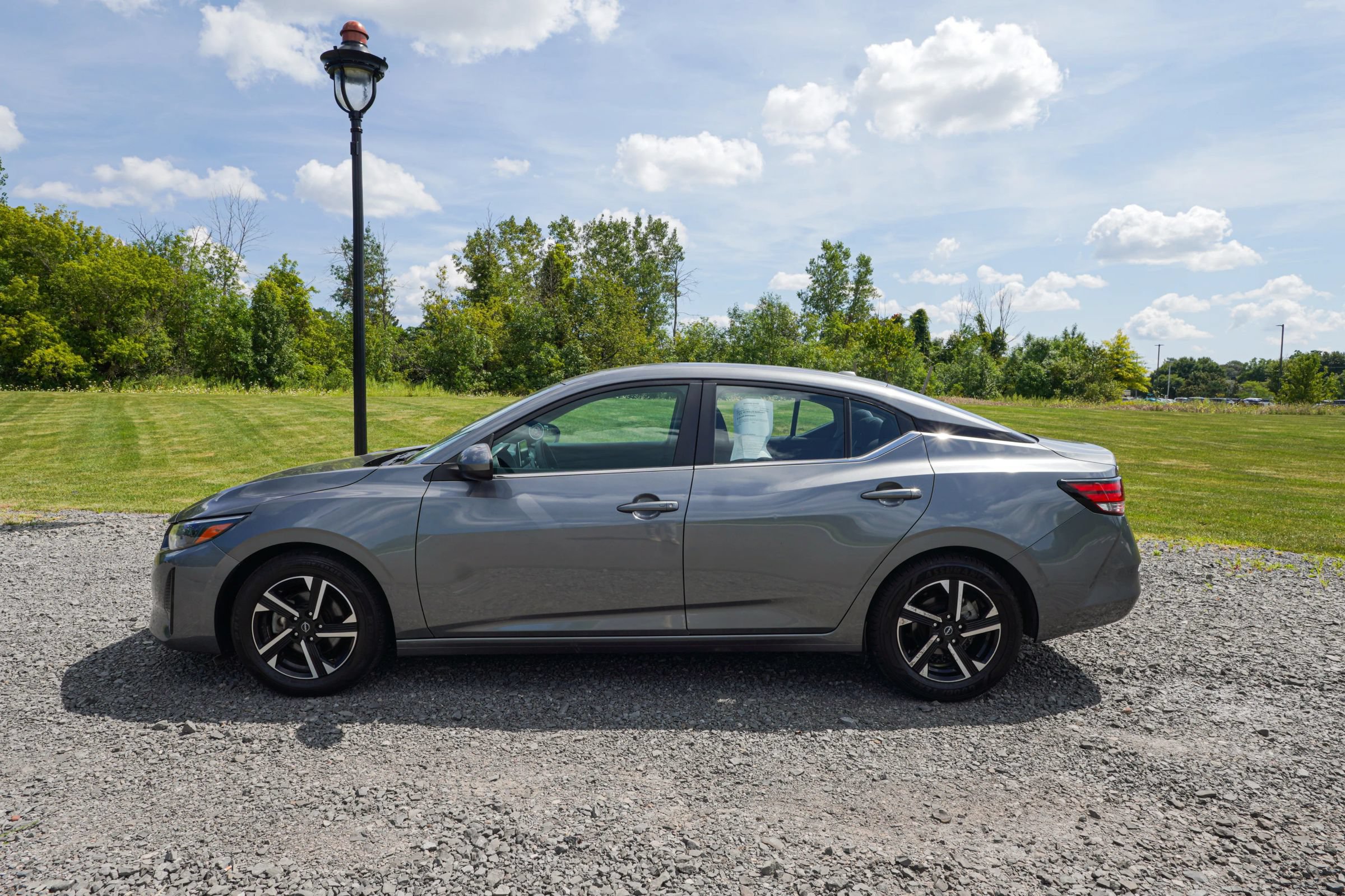 Used 2024 Nissan Sentra SV FWD image 2