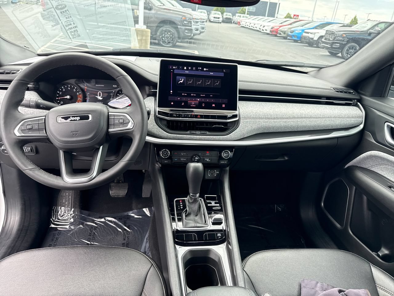 Used 2024 Jeep Compass Latitude AWD/4WD image 14