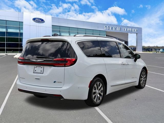 Used 2025 Chrysler Pacifica Pinnacle FWD image 4