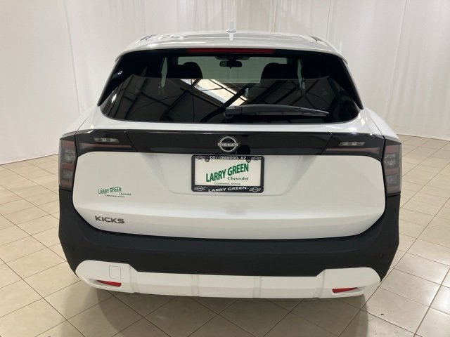 Used 2025 Nissan Kicks SV image 4