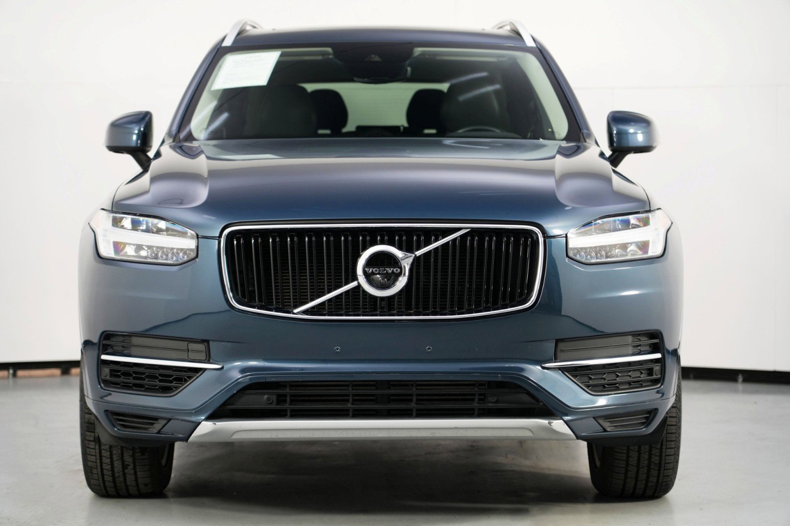 Used 2018 Volvo XC90 T8 Momentum w/ Convenience Package AWD/4WD image 6