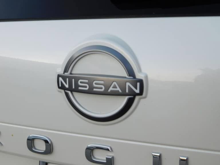 Used 2023 Nissan Rogue SL w/ SL Premium Package image 6