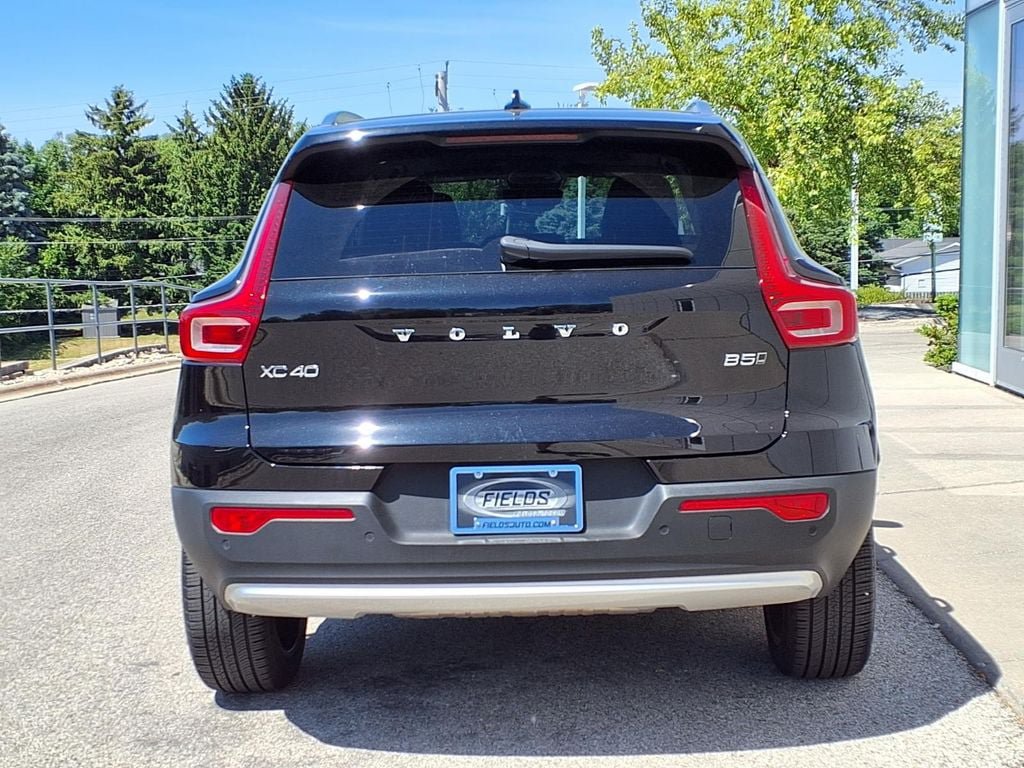 Certified 2023 Volvo XC40 B5 Ultimate w/ Climate Package AWD/4WD image 4