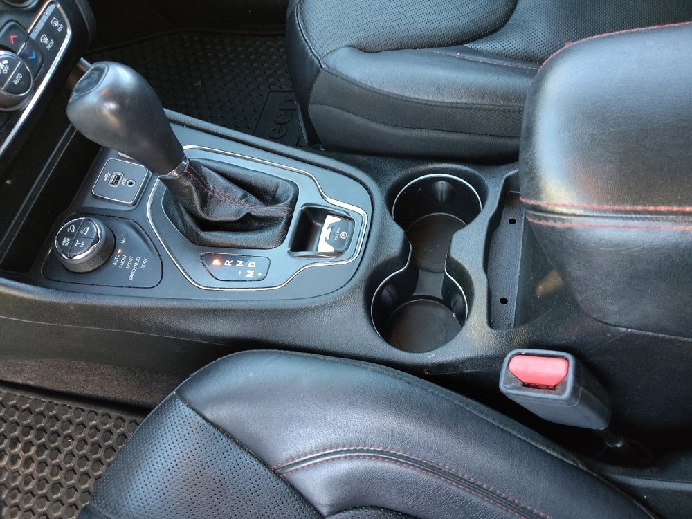 Used 2019 Jeep Cherokee Trailhawk AWD/4WD image 26