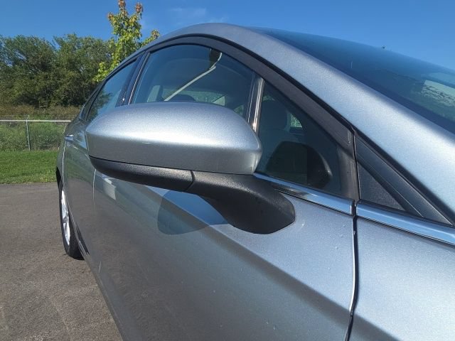 Used 2020 Ford Fusion SE FWD image 6