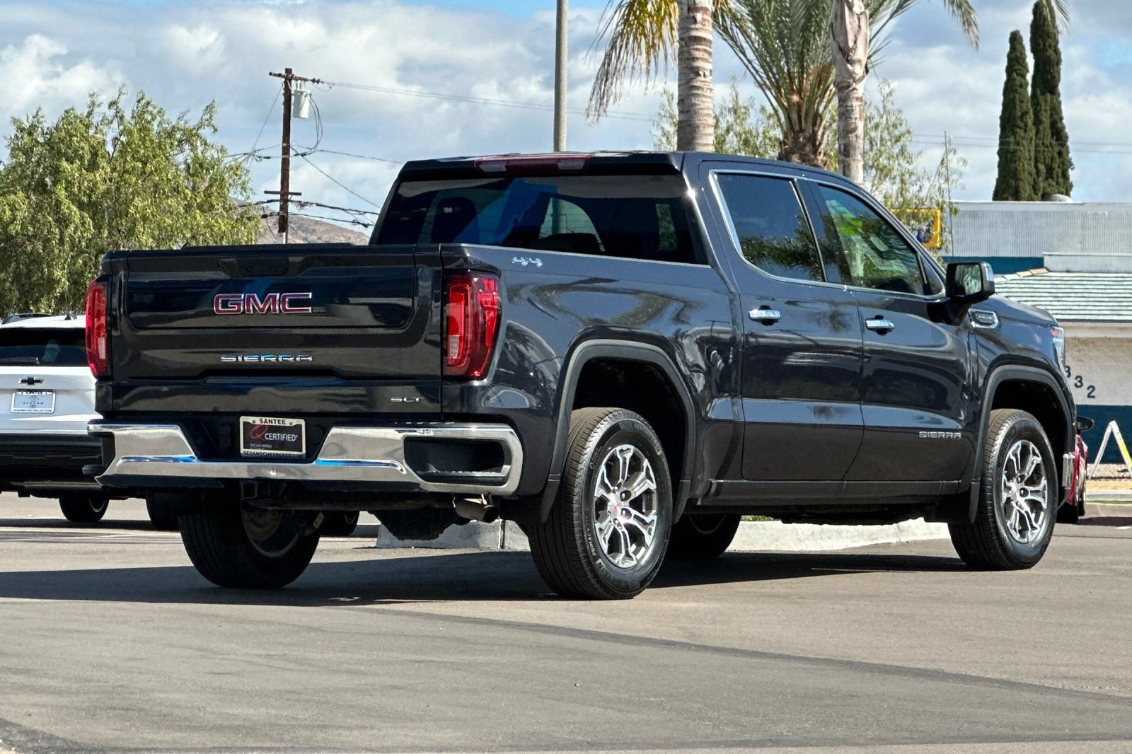 Used 2025 GMC Sierra 1500 SLT AWD/4WD image 4