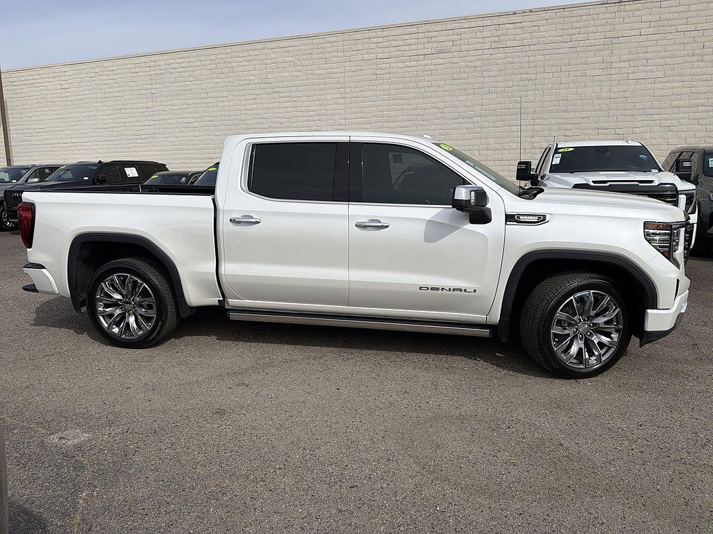 Used 2024 GMC Sierra 1500 Denali w/ Technology Package AWD/4WD image 4