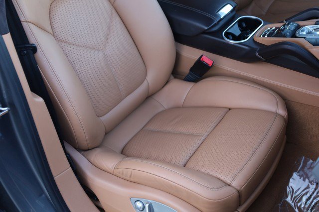 Used 2014 Porsche Cayenne GTS AWD/4WD image 53