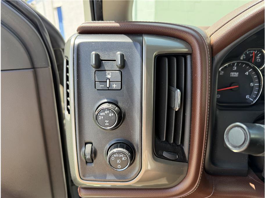Used 2014 Chevrolet Silverado 1500 High Country w/ High Country Premium Package AWD/4WD image 22