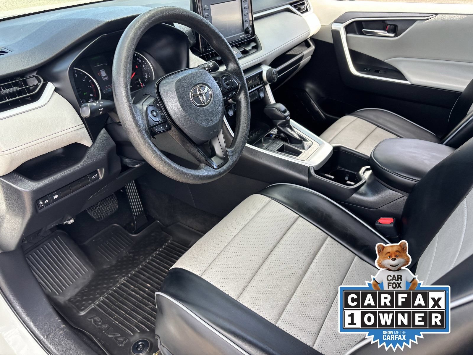 Used 2022 Toyota RAV4 XLE w/ Convenience Package FWD image 20