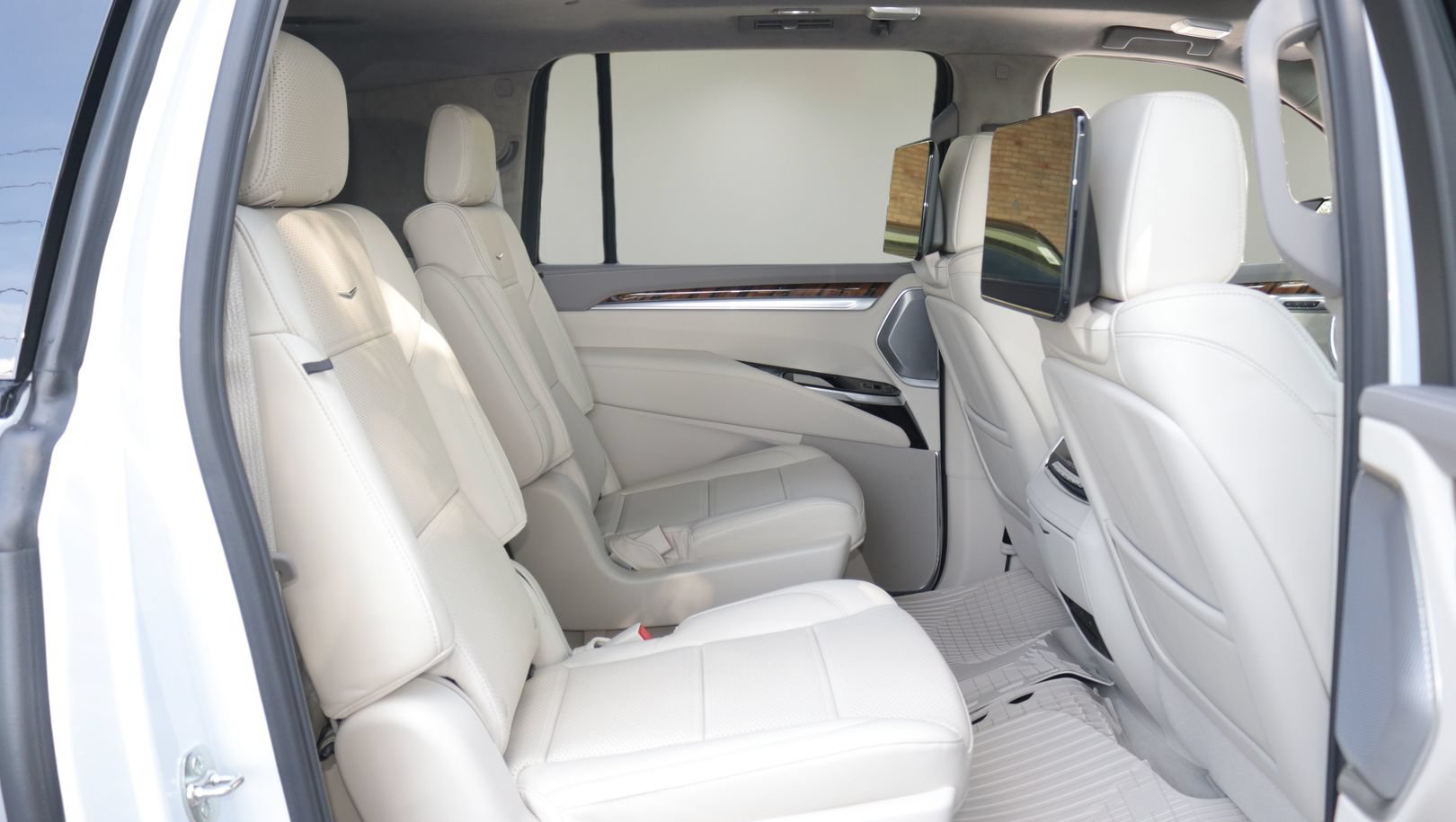 New 2026 Cadillac Escalade ESV Platinum Sport w/ LPO, ONYX Package AWD/4WD image 16