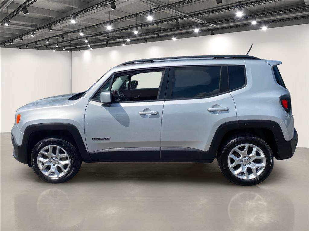 Used 2017 Jeep Renegade Latitude w/ Popular Equipment Group AWD/4WD image 4