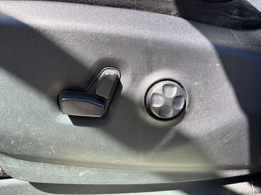 Used 2019 Chrysler Pacifica Touring-L FWD image 24