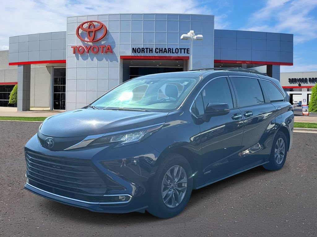 Used 2021 Toyota Sienna XLE FWD image 3