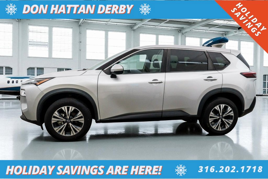 Used 2022 Nissan Rogue SV image 2