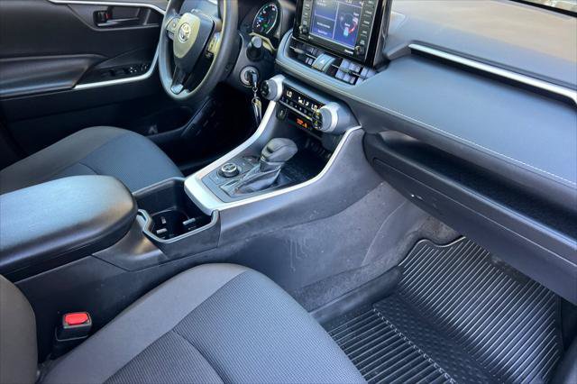 Certified 2022 Toyota RAV4 LE AWD/4WD image 17
