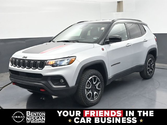 Used 2025 Jeep Compass Trailhawk AWD/4WD image 1