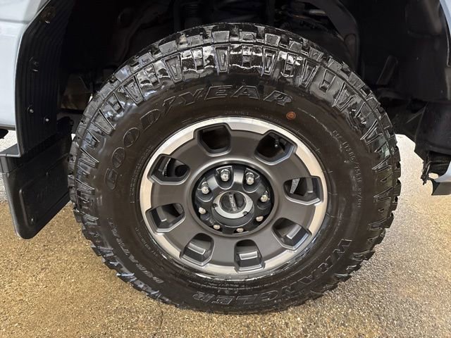 Used 2024 Ford F350 Platinum w/ Tremor Off-Road Package image 9