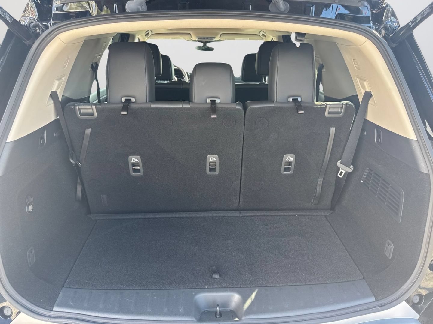 Certified 2025 Nissan Pathfinder Platinum w/ Cargo Package FWD image 37