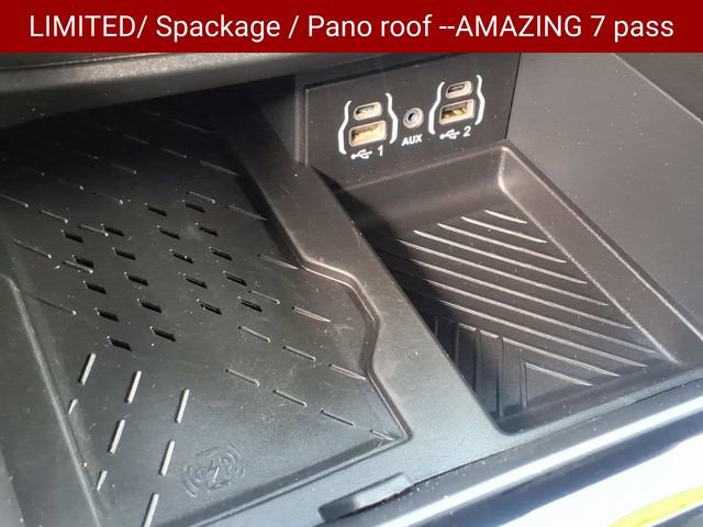 Used 2025 Chrysler Pacifica Limited FWD image 8