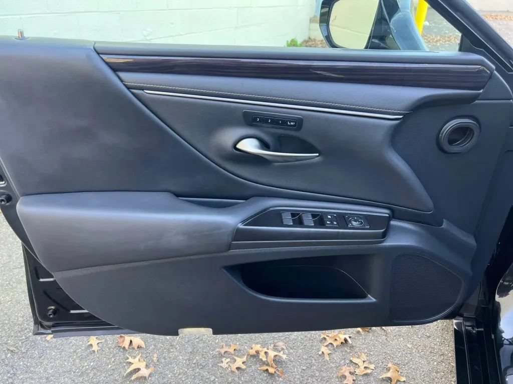 Used 2019 Lexus ES 350 w/ Premium Package FWD image 26
