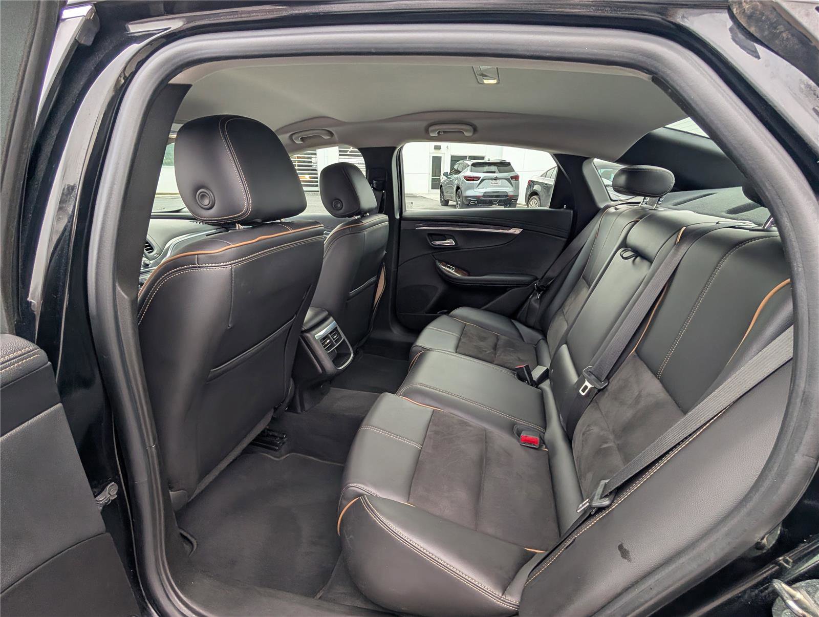 Used 2015 Chevrolet Impala LT w/ Convenience Package image 12