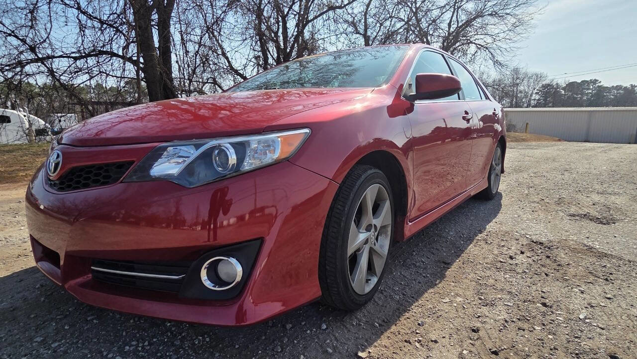 Used 2012 Toyota Camry SE FWD image 1