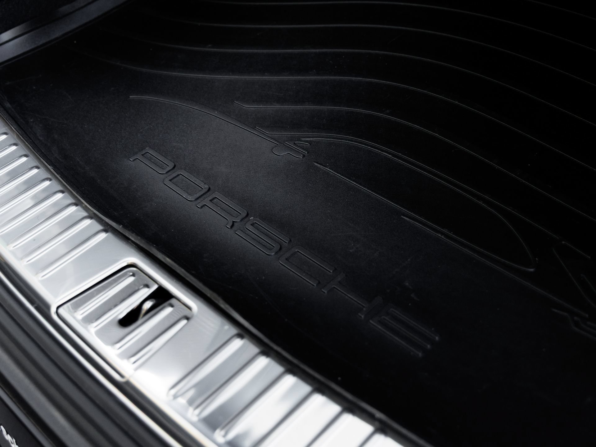 Certified 2025 Porsche Cayenne Coupe AWD/4WD image 29
