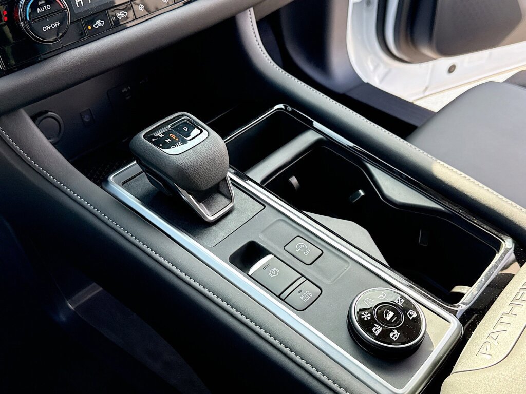 New 2026 Nissan Pathfinder SL AWD/4WD image 12