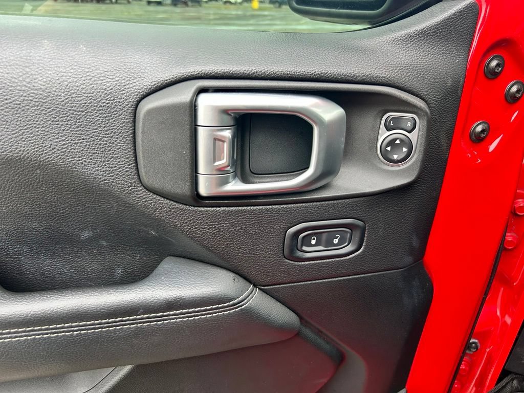 Used 2019 Jeep Wrangler Unlimited Sahara w/ Cold Weather Group AWD/4WD image 21